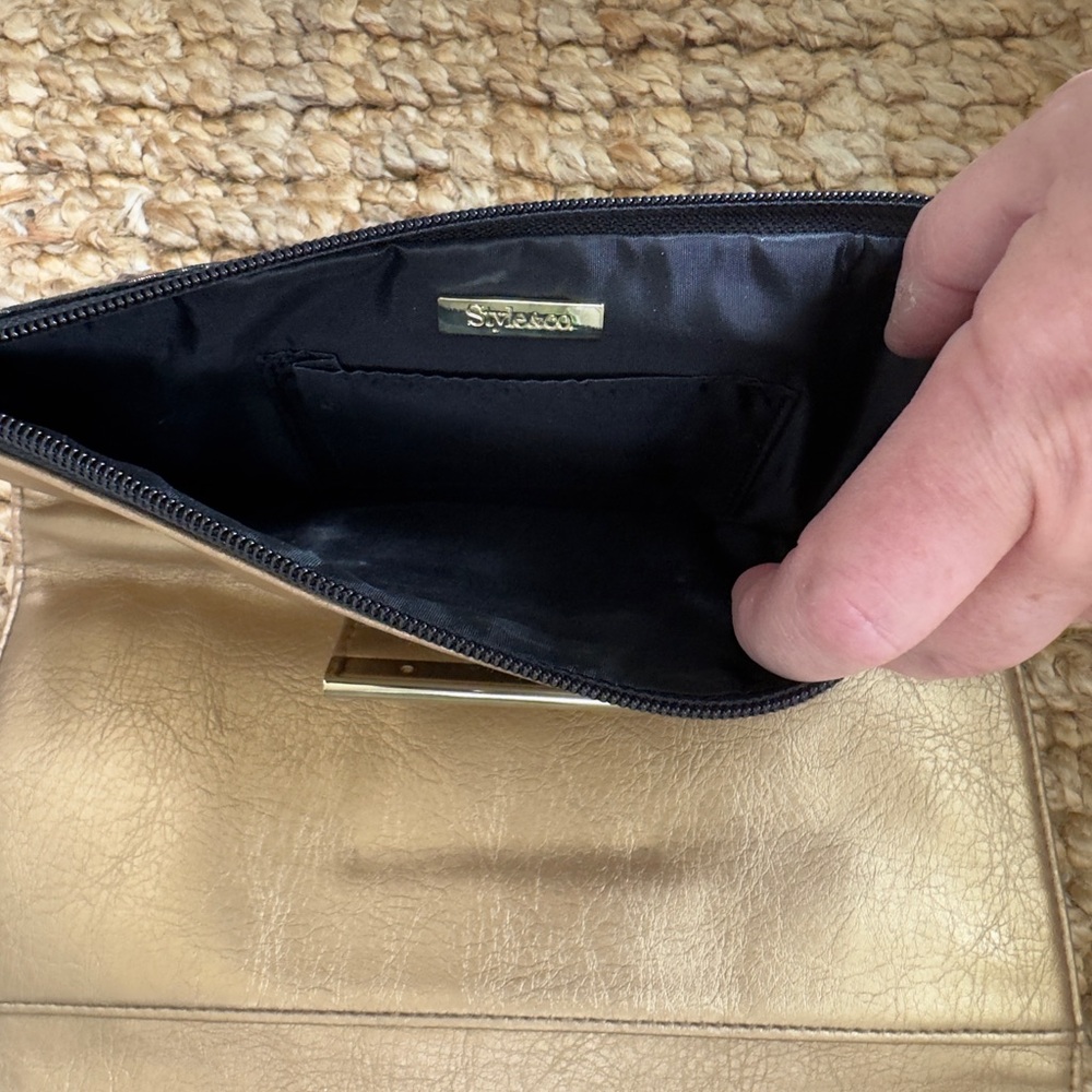 Gold and Black metallic Clutch - Picture 4 of 7